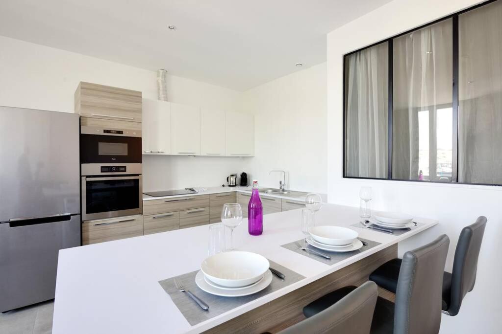 La Ciotat - Magnifique Appartement Climatise Sur Le Port Bagian luar foto